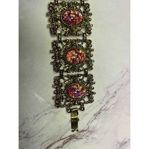 50's Vintage Pink Confetti Dragon Eye Lucite Cabochon Gold Tone Chunky Bracelet - Picture 7 of 11